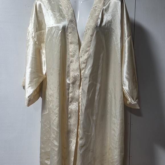 Cream Satin Longe Robe - Picture 2 of 6